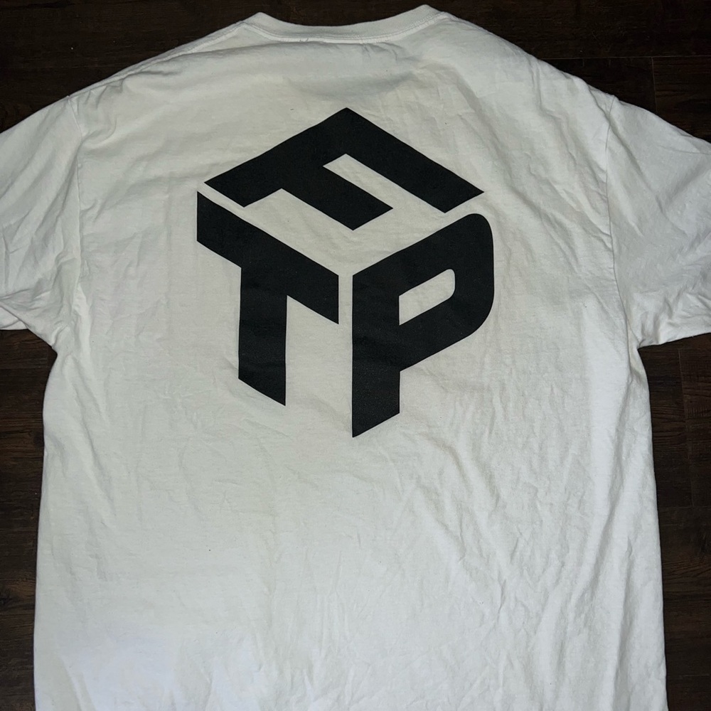 White Short Sleeve FTP Dimension Logo Tee
SIZE XL